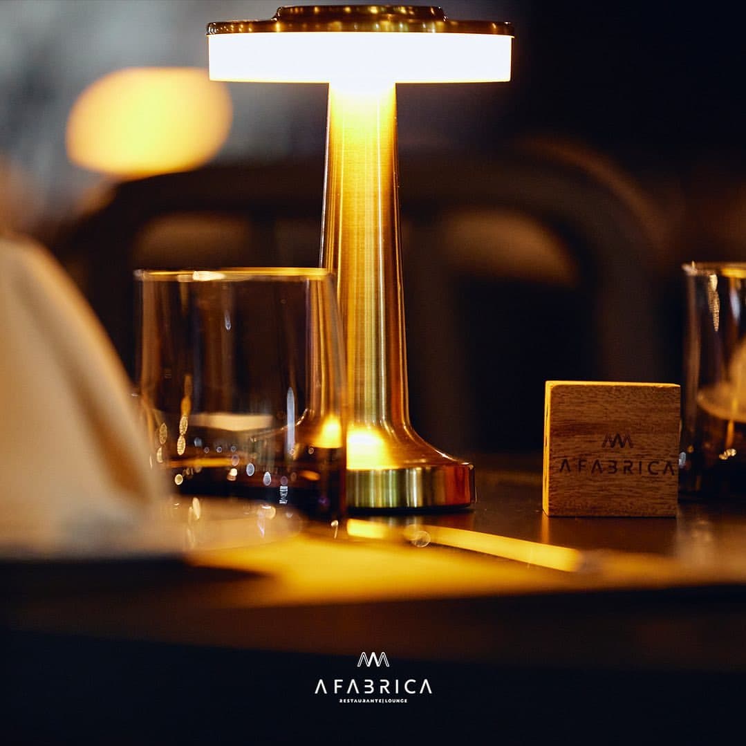 Foto — detalhe da mesa